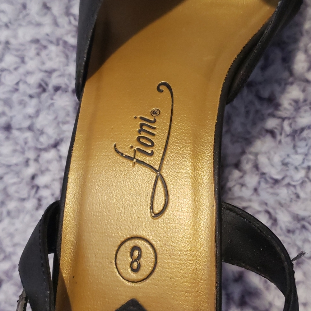 Black Fioni, size 8 heels - Picture 4 of 8